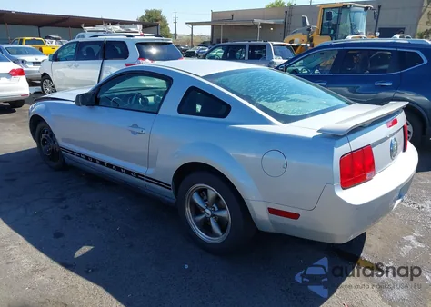 2005 Ford Mustang V6 Deluxe/V6 Premium из США, поврежденный, VIN 1ZVFT80N355140286
